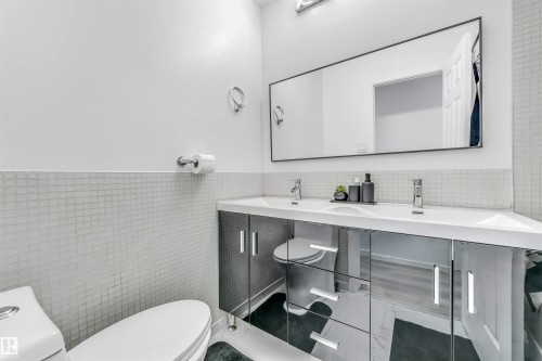 18403 55 Avenue, Edmonton, AB - Indoor Photo Showing Bathroom