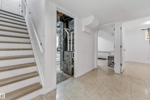 18403 55 Avenue, Edmonton, AB - Indoor Photo Showing Other Room