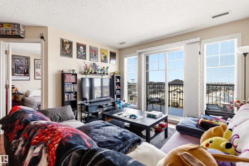 2302 4 Augustine Crescent, Sherwood Park, AB - Indoor Photo Showing Living Room
