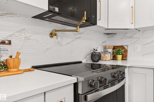 18312 91 Avenue, Edmonton, AB - Indoor Photo Showing Kitchen