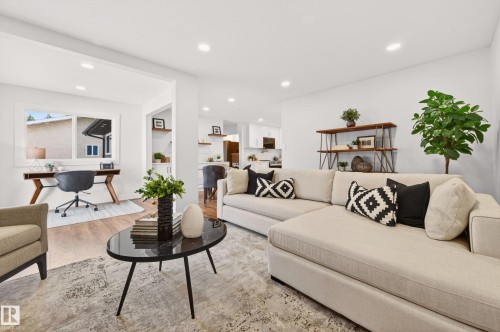 18312 91 Avenue, Edmonton, AB - Indoor Photo Showing Living Room