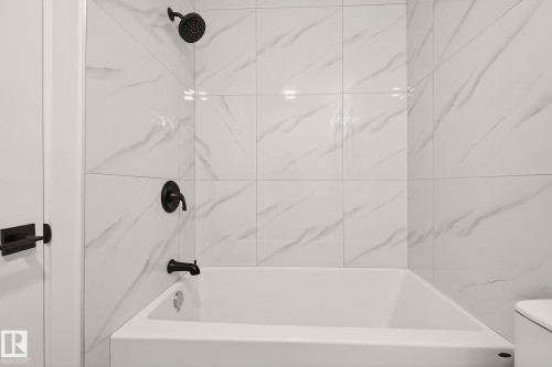 18312 91 Avenue, Edmonton, AB - Indoor Photo Showing Bathroom