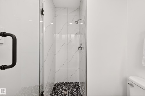 18312 91 Avenue, Edmonton, AB - Indoor Photo Showing Bathroom