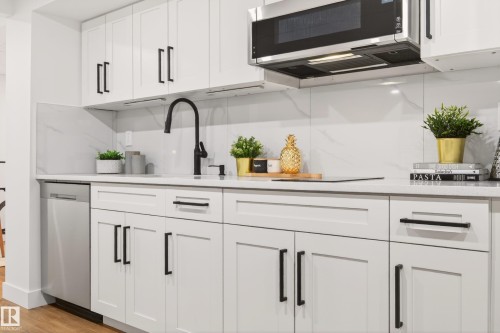 18312 91 Avenue, Edmonton, AB - Indoor Photo Showing Kitchen