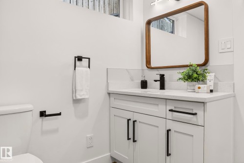 18312 91 Avenue, Edmonton, AB - Indoor Photo Showing Bathroom