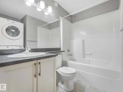 29 4029 Orchards Drive, Edmonton, AB - Indoor Photo Showing Bathroom