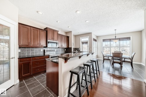2326 Frezenberg Avenue, Edmonton, AB - Indoor Photo Showing Kitchen With Upgraded Kitchen