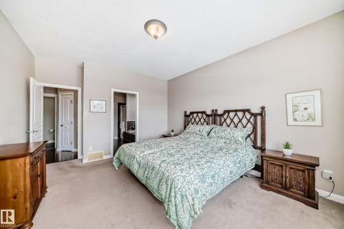 2326 Frezenberg Avenue, Edmonton, AB - Indoor Photo Showing Bedroom