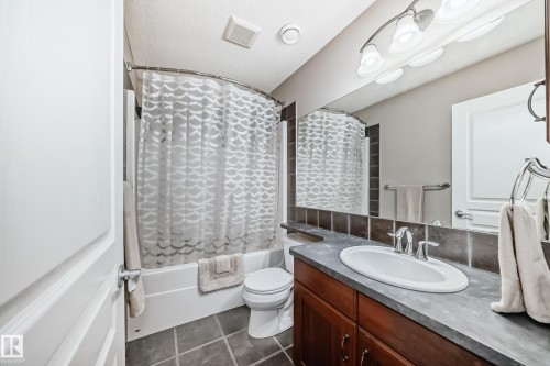2326 Frezenberg Avenue, Edmonton, AB - Indoor Photo Showing Bathroom