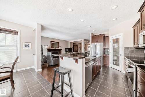 2326 Frezenberg Avenue, Edmonton, AB - Indoor Photo Showing Kitchen With Upgraded Kitchen