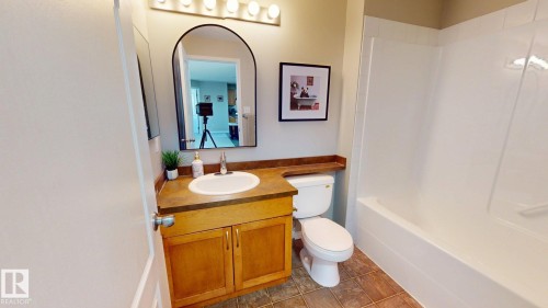 1302 9363 Simpson Drive, Edmonton, AB - Indoor Photo Showing Bathroom