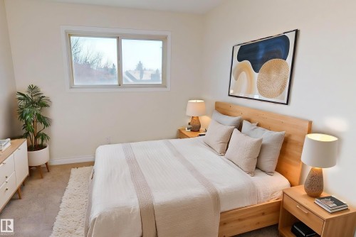 323 Willow Crest, Edmonton, AB - Indoor Photo Showing Bedroom