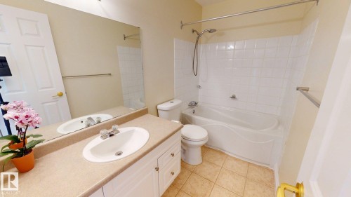 323 Willow Crest, Edmonton, AB - Indoor Photo Showing Bathroom