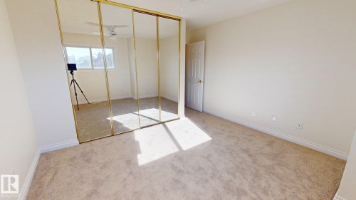 323 Willow Crest, Edmonton, AB - Indoor Photo Showing Other Room