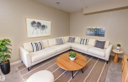 323 Willow Crest, Edmonton, AB - Indoor Photo Showing Living Room