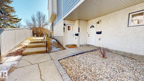323 Willow Crest, Edmonton, AB - Outdoor