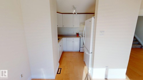 323 Willow Crest, Edmonton, AB - Indoor