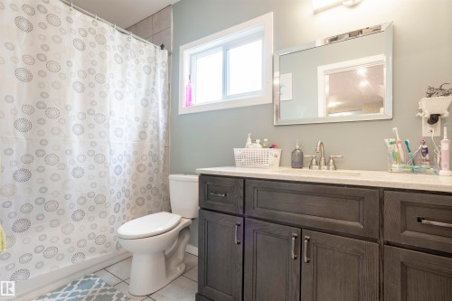10880 73 Street, Edmonton, AB - Indoor Photo Showing Bathroom