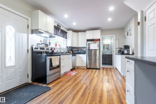 10880 73 Street, Edmonton, AB - Indoor Photo Showing Kitchen