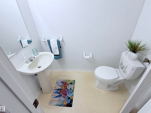 18118 93 Avenue, Edmonton, AB - Indoor Photo Showing Bathroom