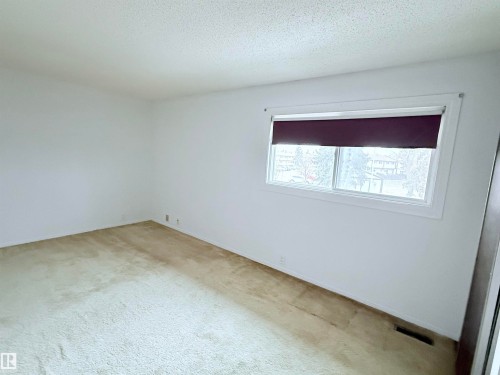 18118 93 Avenue, Edmonton, AB - Indoor Photo Showing Other Room