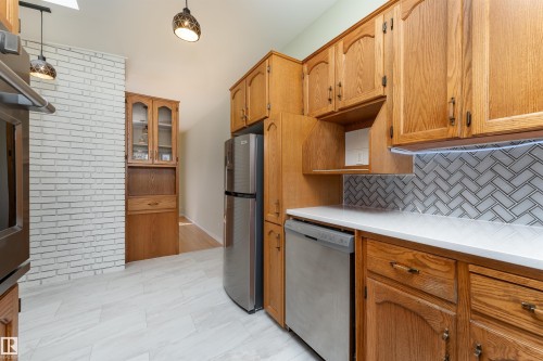 9523 134 Avenue, Edmonton, AB - Indoor Photo Showing Kitchen