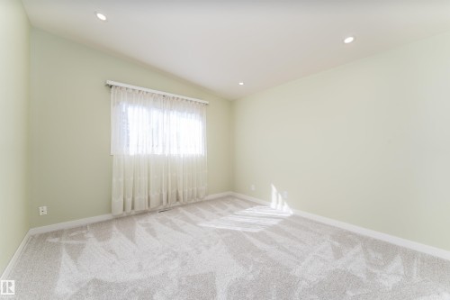 9523 134 Avenue, Edmonton, AB - Indoor Photo Showing Other Room