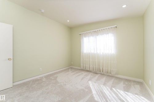 9523 134 Avenue, Edmonton, AB - Indoor Photo Showing Other Room