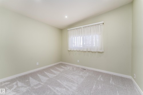 9523 134 Avenue, Edmonton, AB - Indoor Photo Showing Other Room