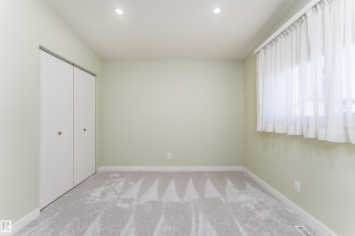 9523 134 Avenue, Edmonton, AB - Indoor Photo Showing Other Room