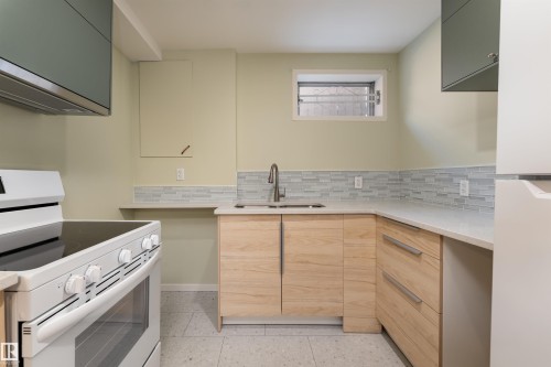 9523 134 Avenue, Edmonton, AB - Indoor Photo Showing Laundry Room