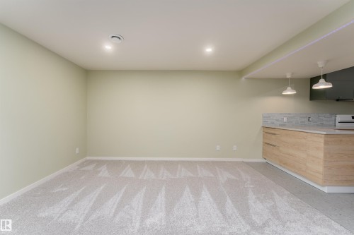 9523 134 Avenue, Edmonton, AB - Indoor