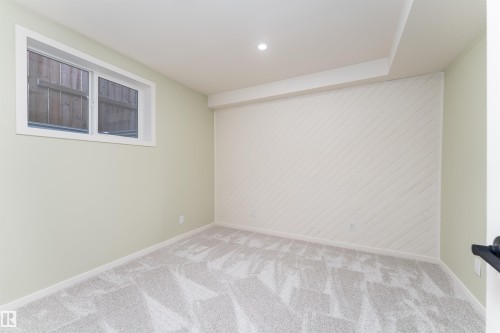 9523 134 Avenue, Edmonton, AB - Indoor Photo Showing Other Room