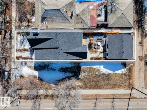 Aerial view of the property, showcasing its dark shingle roof and a private courtyard with an outdoor seating area - 11146 62 Street Nw, Edmonton, AB - Outdoor