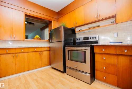 12827 109 Street, Edmonton, AB - Indoor Photo Showing Kitchen