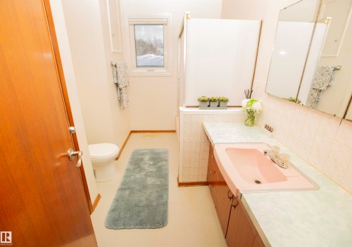 12827 109 Street, Edmonton, AB - Indoor Photo Showing Bathroom