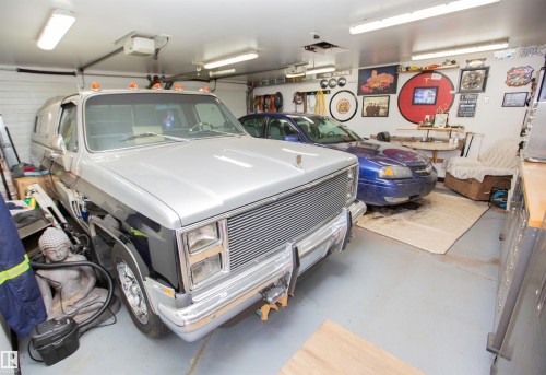 12827 109 Street, Edmonton, AB - Indoor Photo Showing Garage