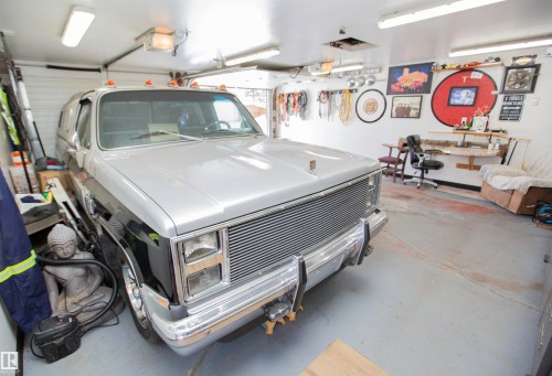 12827 109 Street, Edmonton, AB - Indoor Photo Showing Garage