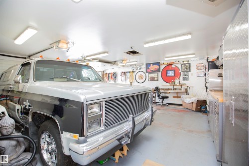 12827 109 Street, Edmonton, AB - Indoor Photo Showing Garage