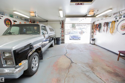 12827 109 Street, Edmonton, AB - Indoor Photo Showing Garage