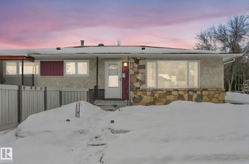 2 SCARBORO Place  St. Albert, AB T8N 0H8