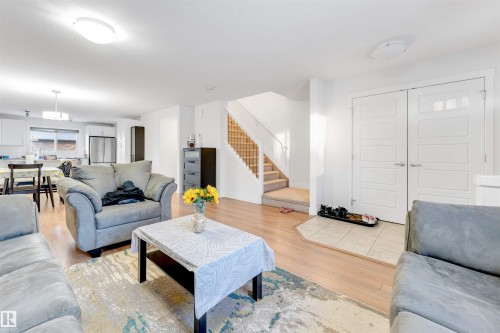 1536 21 Street, Edmonton, AB - Indoor Photo Showing Living Room