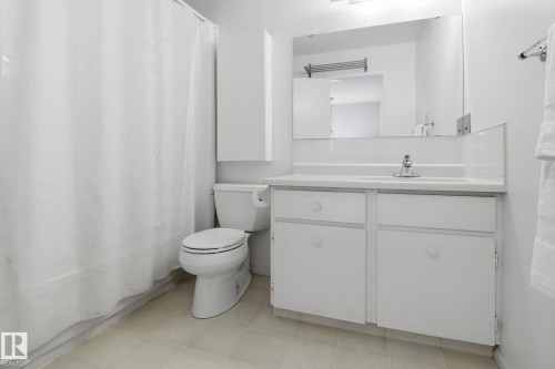 9023 95 Street, Edmonton, AB - Indoor Photo Showing Bathroom