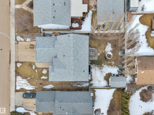 The property features a shingled roof and a detached shed - 5 Parkview Crescent, Calmar, AB - Outdoor