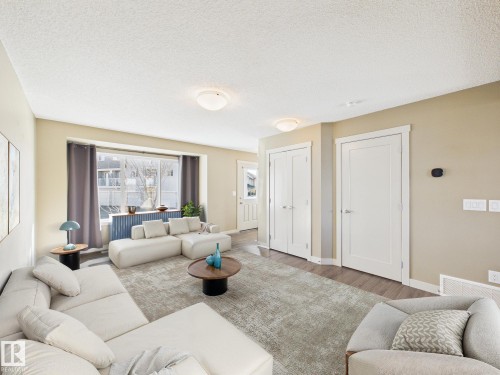 32 2121 Haddow Drive, Edmonton, AB - Indoor Photo Showing Living Room
