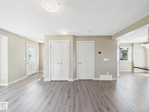 32 2121 Haddow Drive, Edmonton, AB - Indoor Photo Showing Other Room