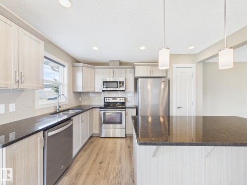 32 2121 Haddow Drive, Edmonton, AB - Indoor Photo Showing Kitchen With Stainless Steel Kitchen With Double Sink