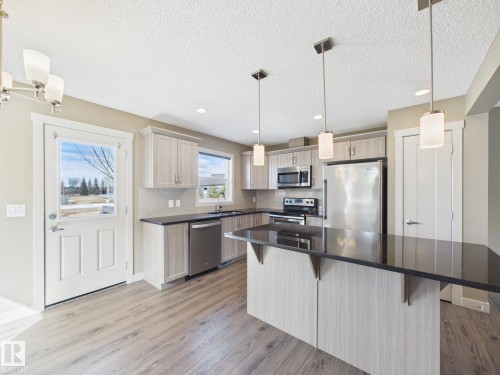 32 2121 Haddow Drive, Edmonton, AB - Indoor Photo Showing Kitchen With Stainless Steel Kitchen With Upgraded Kitchen