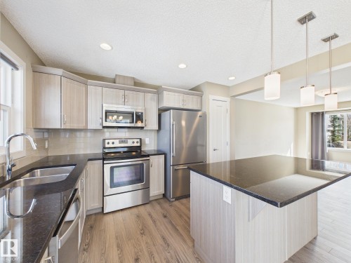 32 2121 Haddow Drive, Edmonton, AB - Indoor Photo Showing Kitchen With Stainless Steel Kitchen With Double Sink With Upgraded Kitchen