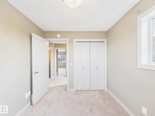 32 2121 Haddow Drive, Edmonton, AB - Indoor Photo Showing Other Room